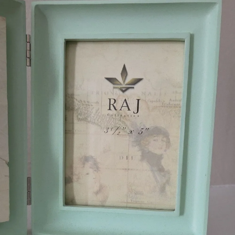 Raj hinged picture
